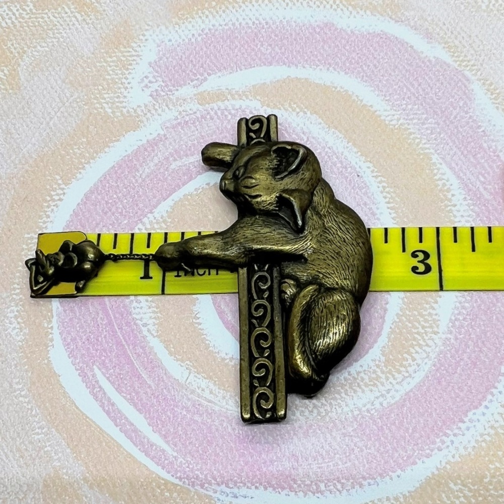 JJ Jonette Jewelry Co. Cat & Mouse at Play Figural Jewelry Pin/Brooch - Picture 4 of 5